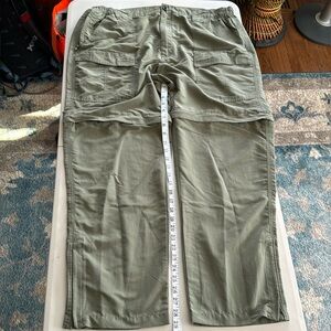 World Wide Sports Army Green Convertible Pants unzip to Shorts XL 30L Sportswear